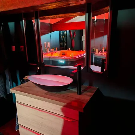 La Parenthese Love Room Moussan Exterior foto